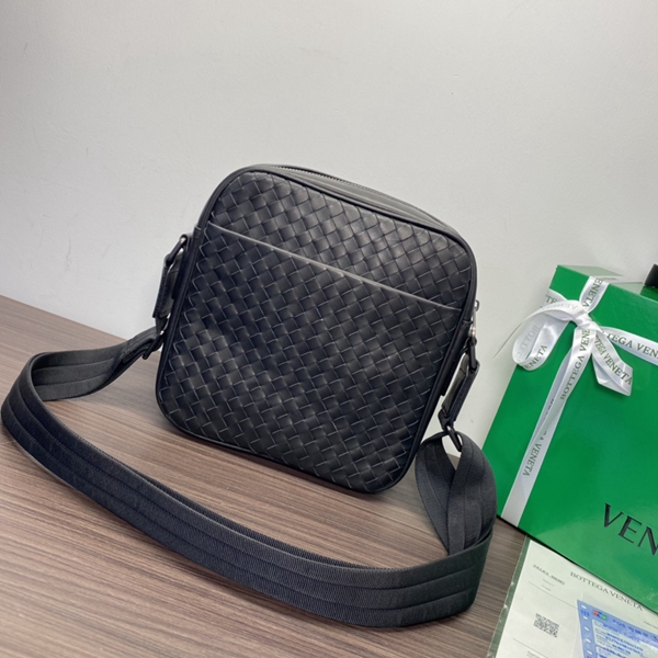 ボッテガヴェネタバッグ正面デザイン